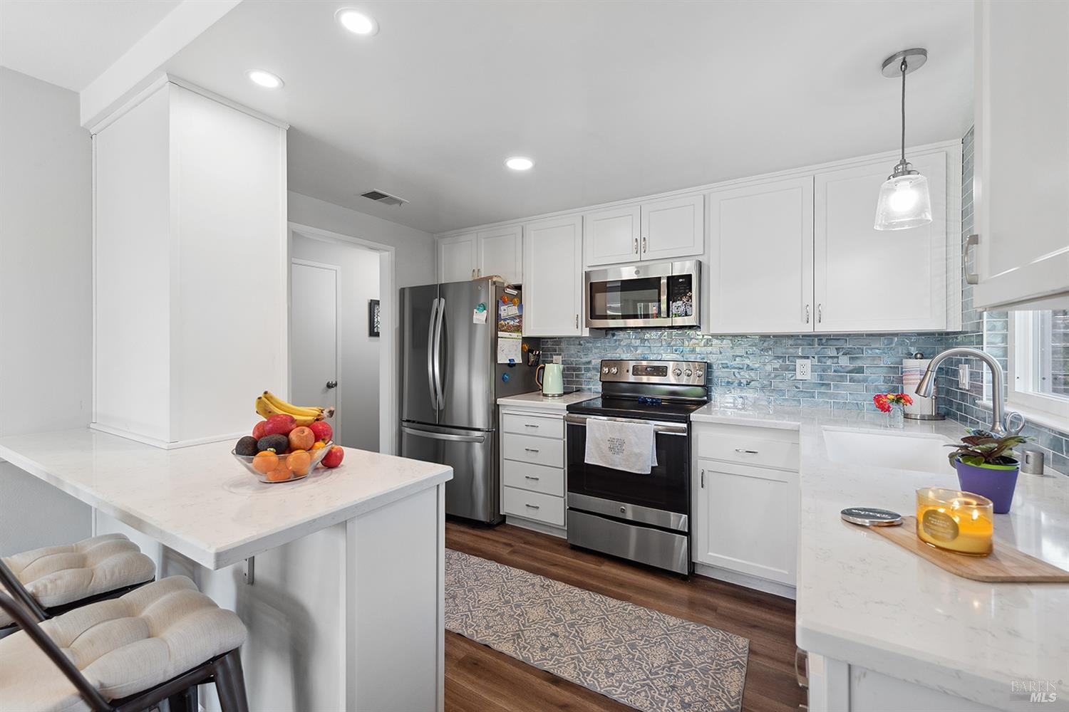 Detail Gallery Image 5 of 20 For 448 Meadowgreen Dr, Santa Rosa,  CA 95409 - 2 Beds | 2 Baths