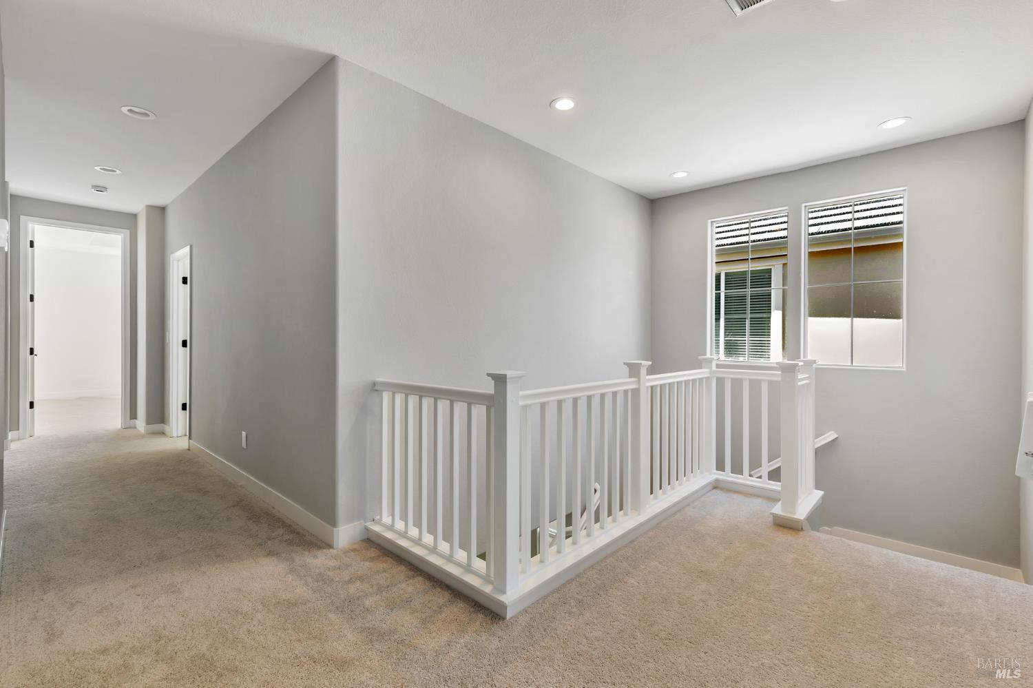 Detail Gallery Image 19 of 62 For 7296 Willow Creek Cir, Vallejo,  CA 94591 - 5 Beds | 3 Baths