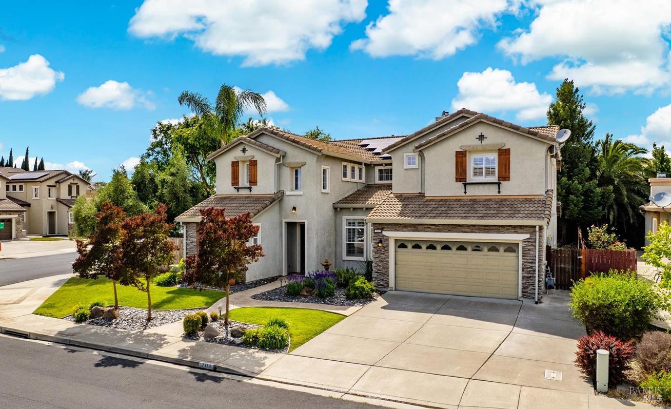 Detail Gallery Image 4 of 99 For 201 Red Pheasant Dr, Vacaville,  CA 95687 - 5 Beds | 3/1 Baths