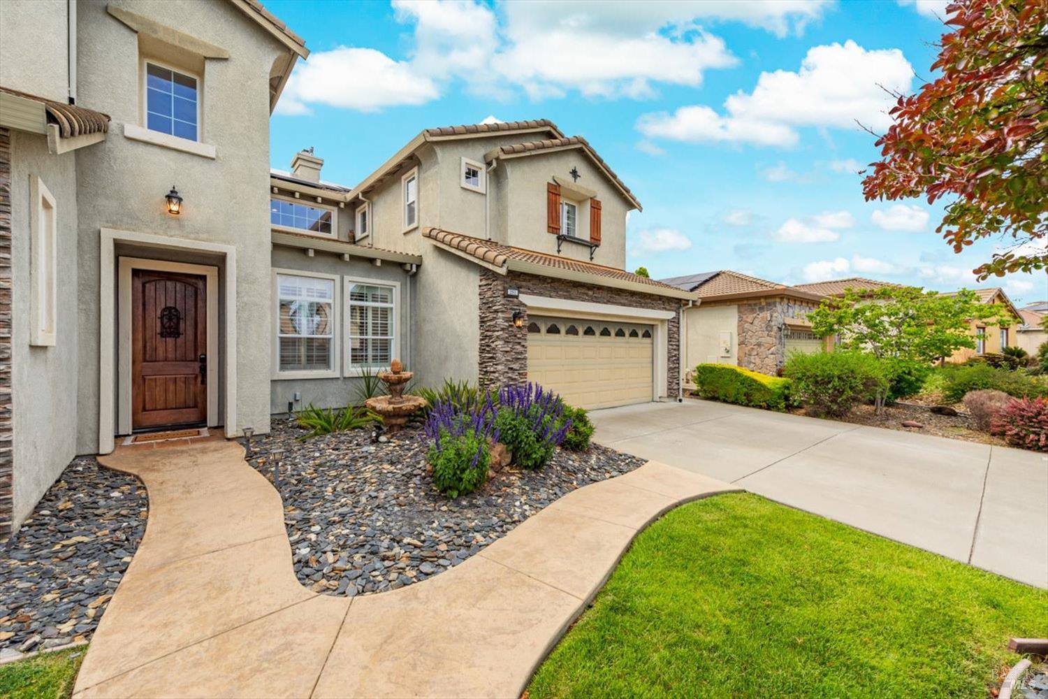 Detail Gallery Image 7 of 99 For 201 Red Pheasant Dr, Vacaville,  CA 95687 - 5 Beds | 3/1 Baths