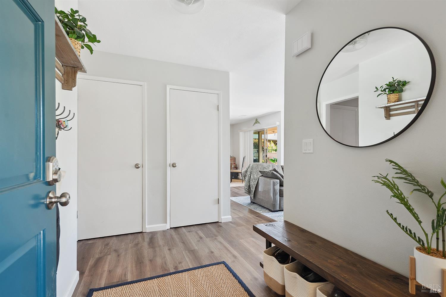 Detail Gallery Image 2 of 20 For 448 Meadowgreen Dr, Santa Rosa,  CA 95409 - 2 Beds | 2 Baths