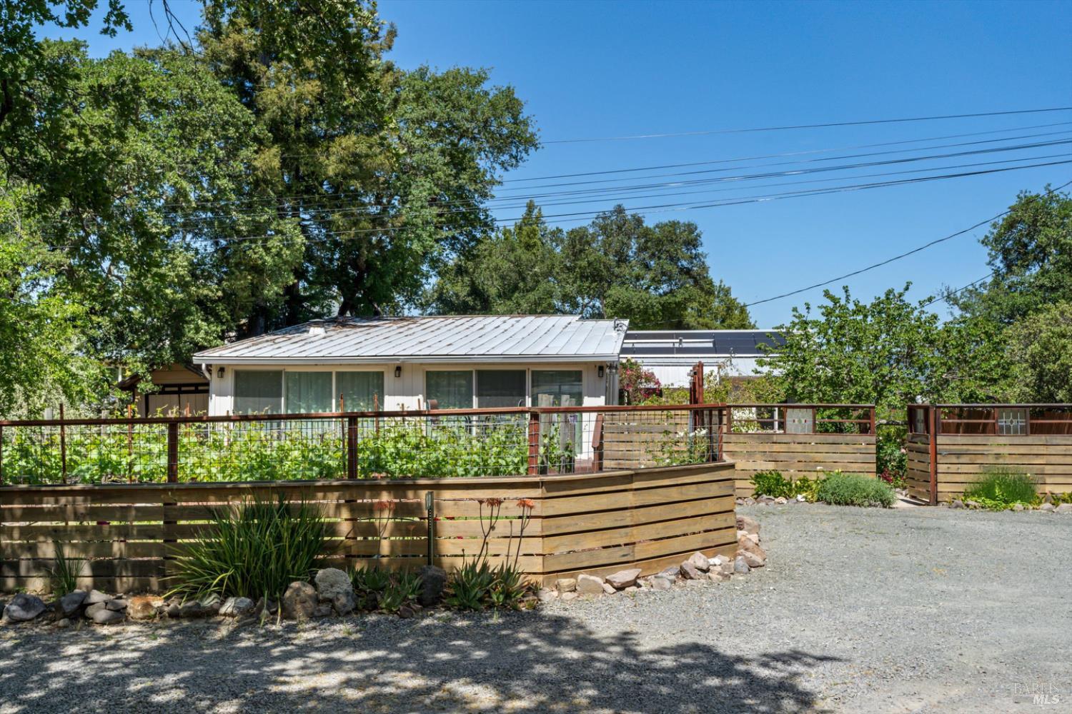 Detail Gallery Image 2 of 32 For 10 Waldruhe Hts, Glen Ellen,  CA 95442 - 2 Beds | 2 Baths