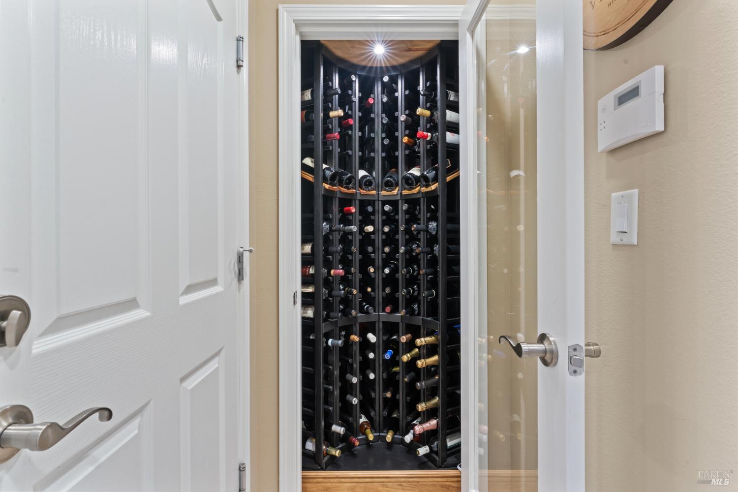 Detail Gallery Image 25 of 66 For 1261 Landmark Dr, Vallejo,  CA 94591 - 6 Beds | 4 Baths