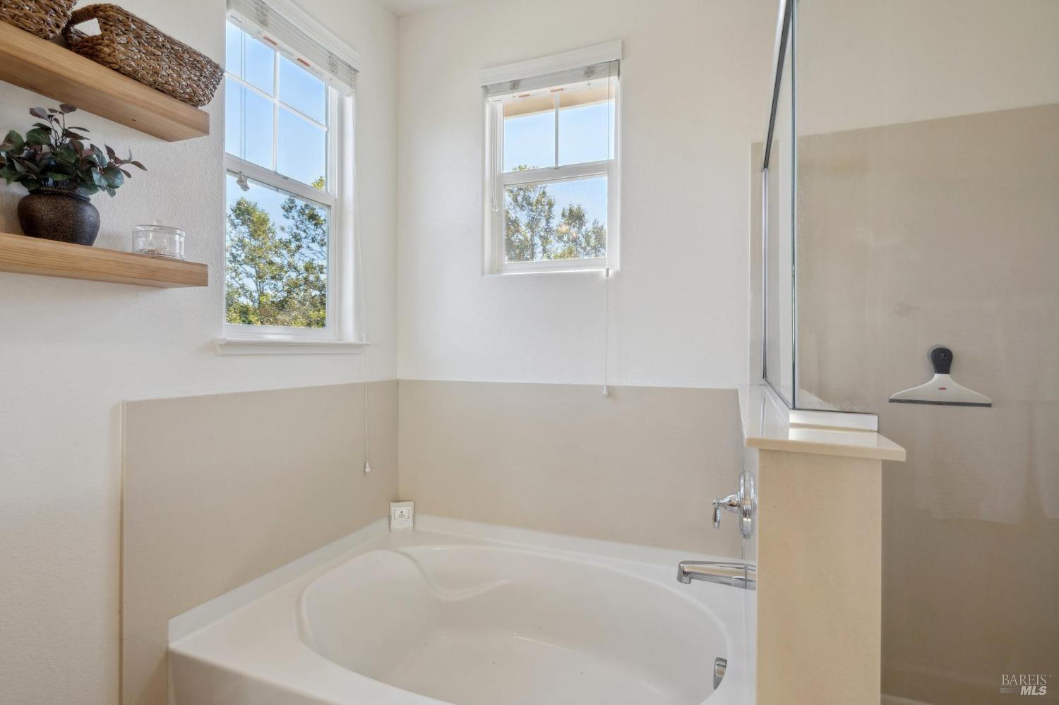 Detail Gallery Image 28 of 51 For 1755 Chinar Dr, Petaluma,  CA 94954 - 4 Beds | 2/1 Baths