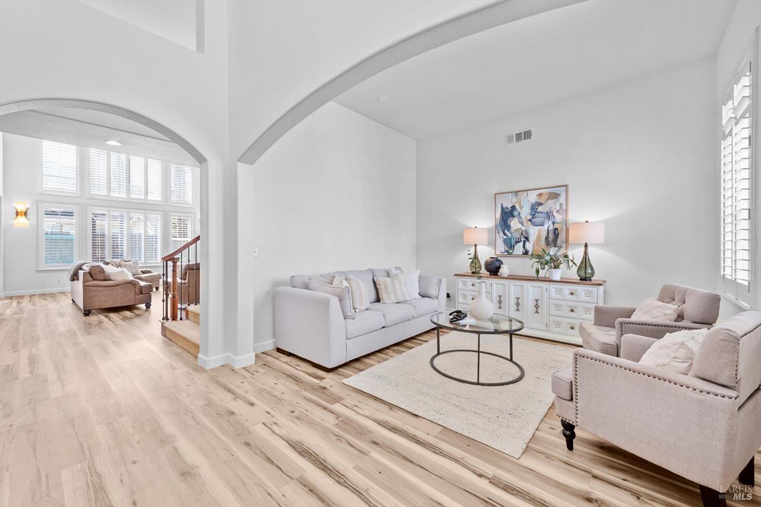 Detail Gallery Image 10 of 99 For 201 Red Pheasant Dr, Vacaville,  CA 95687 - 5 Beds | 3/1 Baths