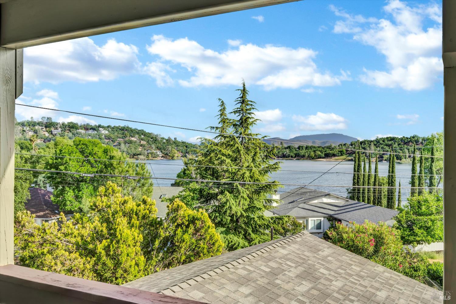 Detail Gallery Image 8 of 47 For 18528 N Shore Dr, Hidden Valley Lake,  CA 95467 - 3 Beds | 3 Baths