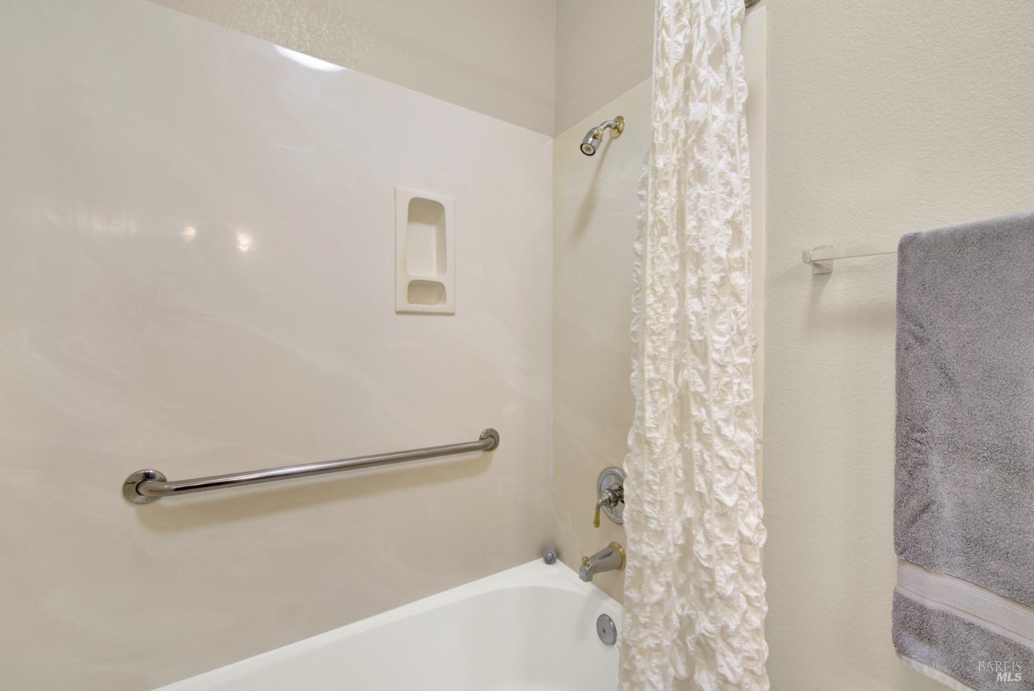 Detail Gallery Image 43 of 62 For 374 Bartlett Ln, Vacaville,  CA 95687 - 3 Beds | 2 Baths
