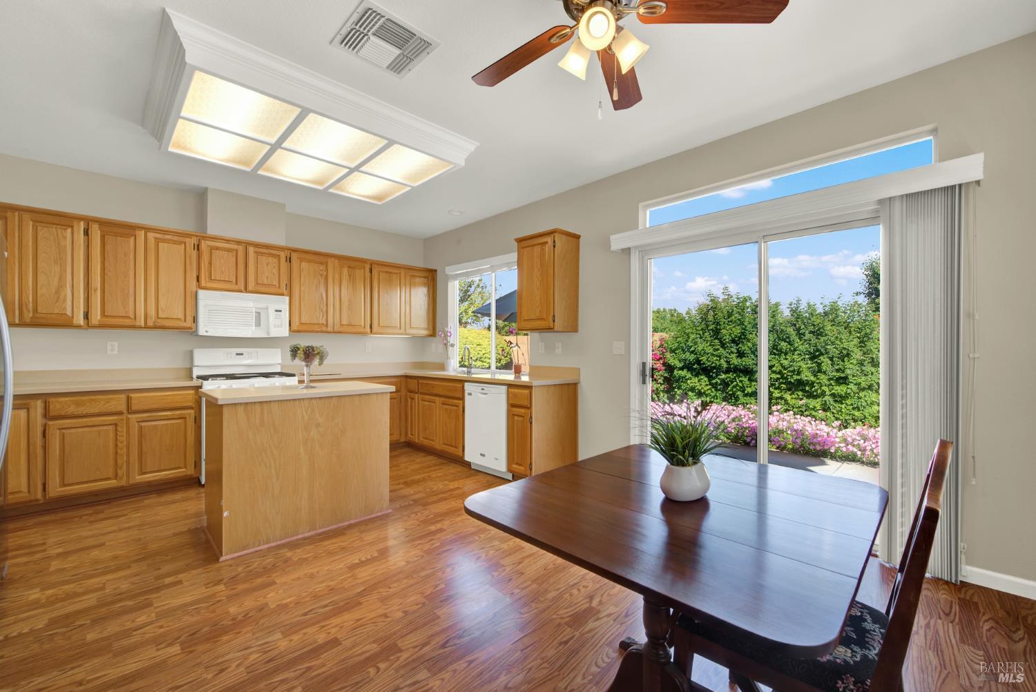 Detail Gallery Image 20 of 62 For 374 Bartlett Ln, Vacaville,  CA 95687 - 3 Beds | 2 Baths