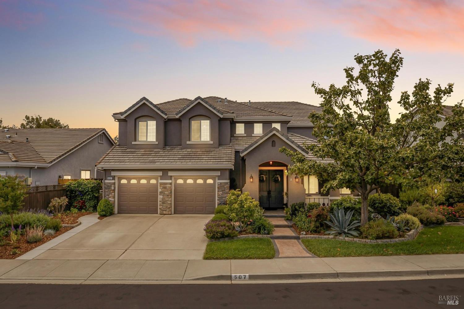 Detail Gallery Image 2 of 53 For 507 Topeka Ln, Vacaville,  CA 95687 - 5 Beds | 4 Baths