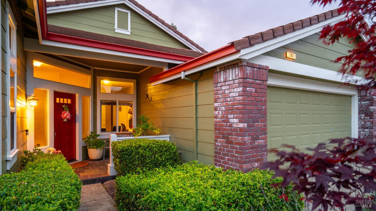 Detail Gallery Image 5 of 61 For 2001 Timberline Ln, Petaluma,  CA 94954 - 4 Beds | 2 Baths