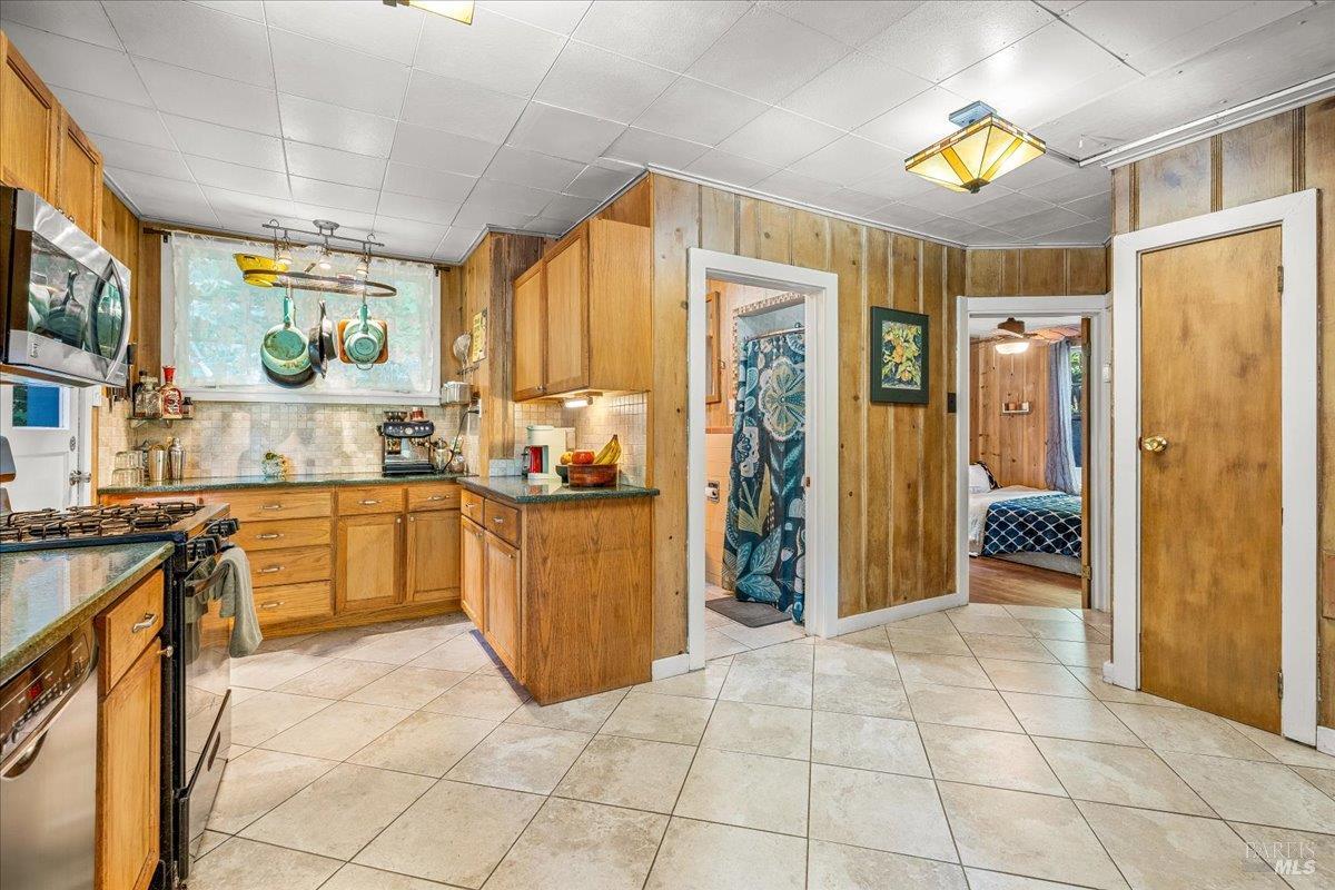 Detail Gallery Image 10 of 28 For 14576 Cherry St, Guerneville,  CA 95446 - 3 Beds | 1 Baths