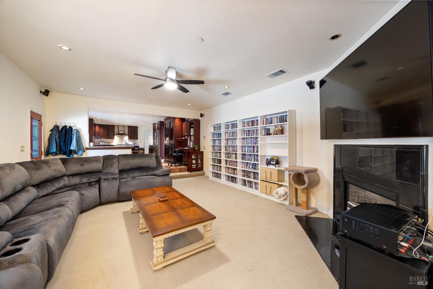 Detail Gallery Image 12 of 42 For 8601 Hyde Rd, Dixon,  CA 95620 - 5 Beds | 5/1 Baths