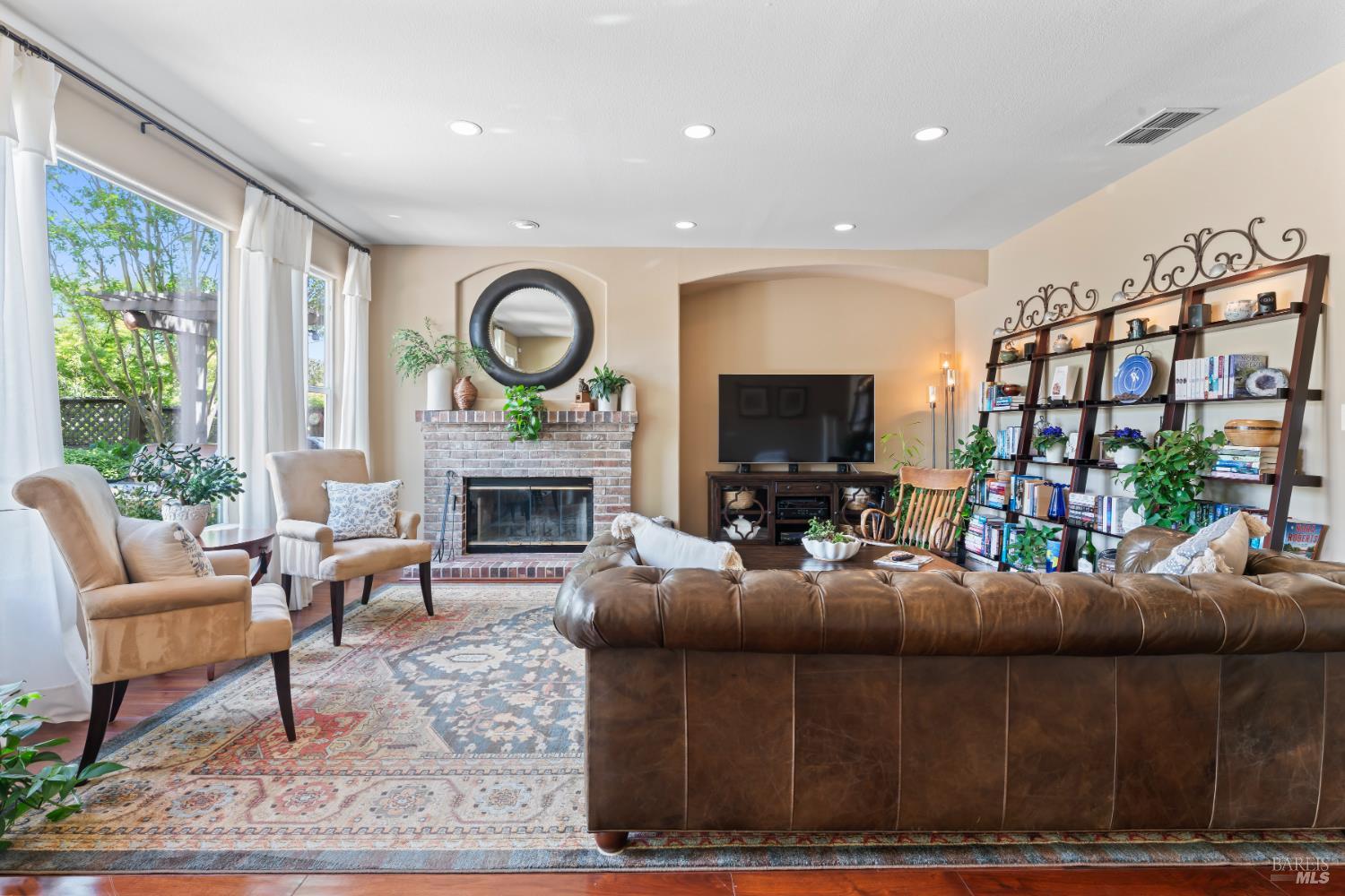 Detail Gallery Image 17 of 66 For 1261 Landmark Dr, Vallejo,  CA 94591 - 6 Beds | 4 Baths