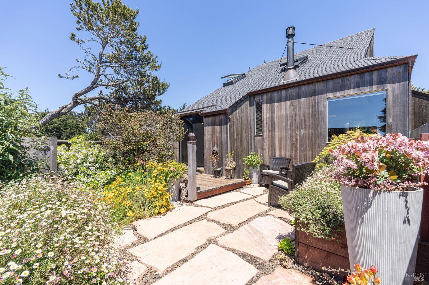 Detail Gallery Image 3 of 46 For 39462 Leeward Rd, The Sea Ranch,  CA 95497 - 2 Beds | 2 Baths