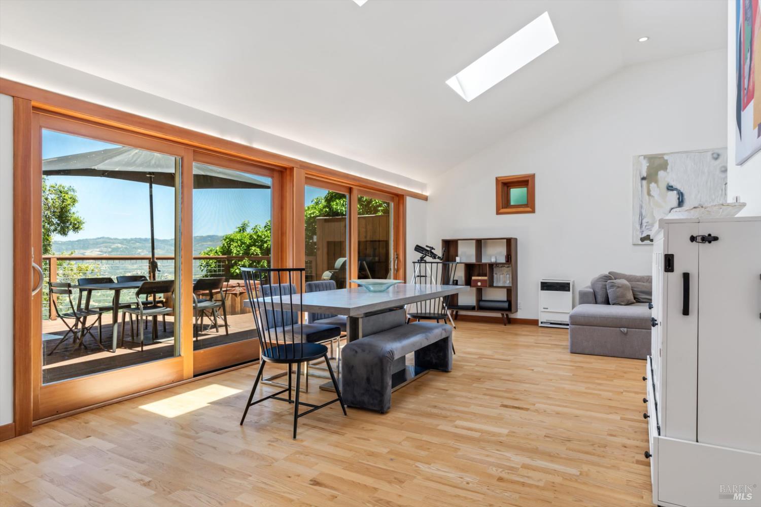 Detail Gallery Image 21 of 32 For 10 Waldruhe Hts, Glen Ellen,  CA 95442 - 2 Beds | 2 Baths