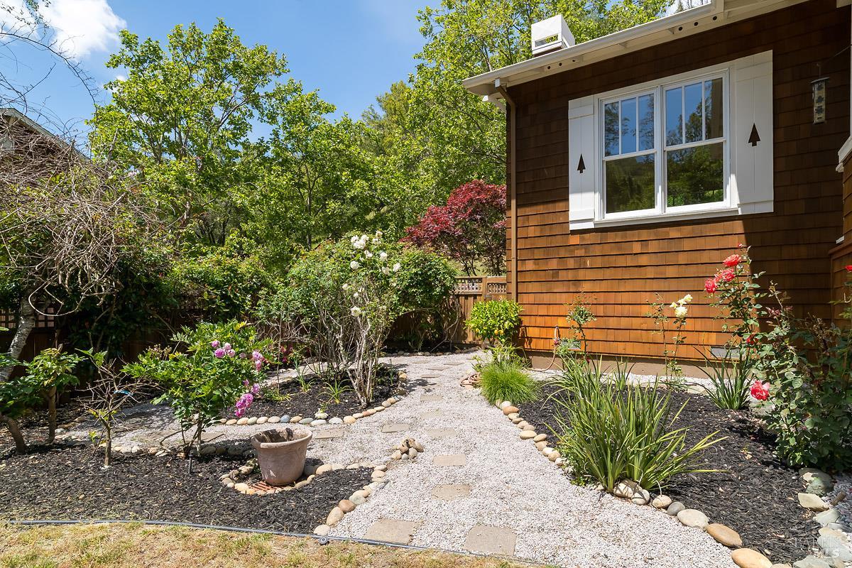 Detail Gallery Image 34 of 47 For 29 Hunter Crk, Fairfax,  CA 94930 - 4 Beds | 3/1 Baths