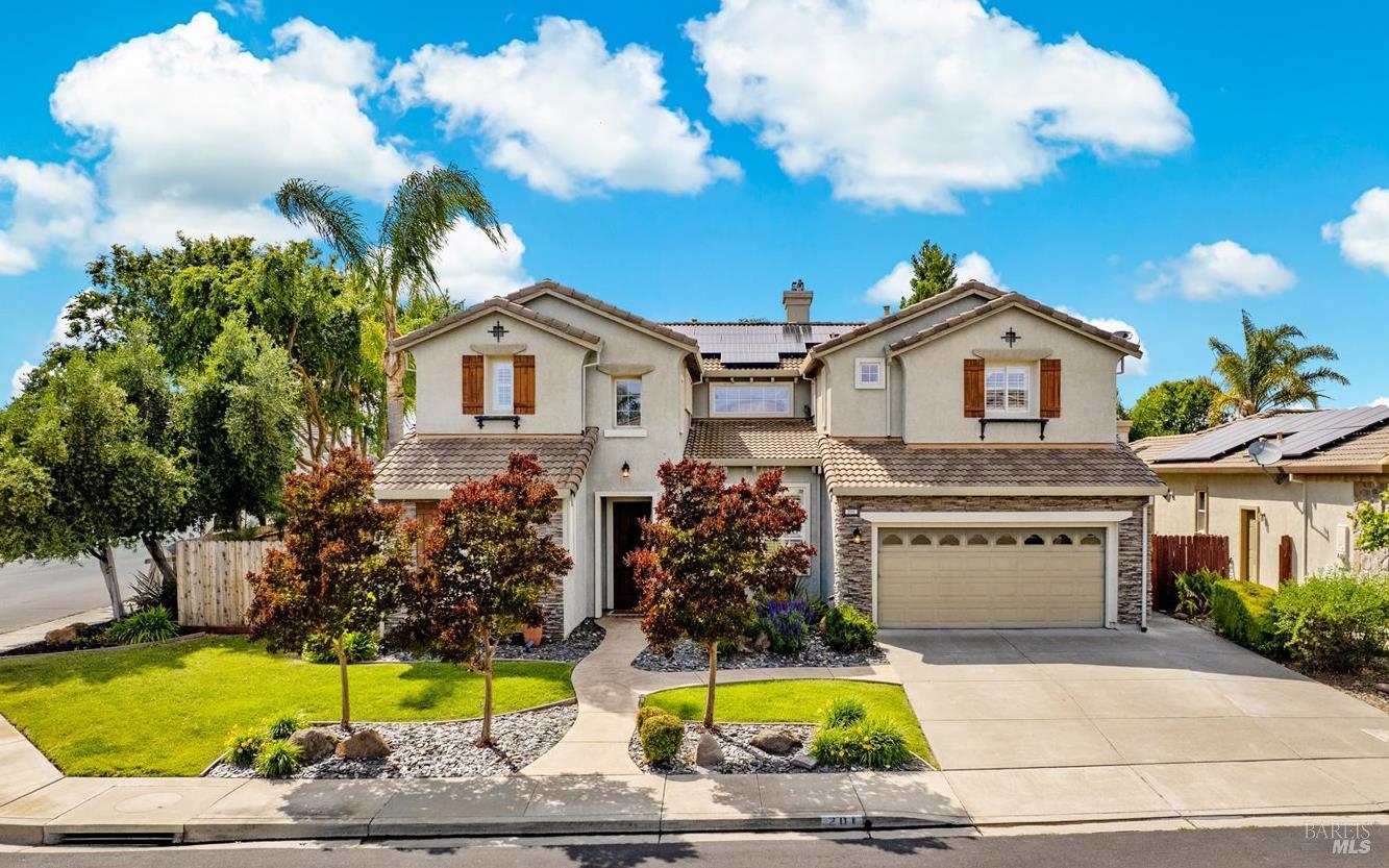 Detail Gallery Image 3 of 99 For 201 Red Pheasant Dr, Vacaville,  CA 95687 - 5 Beds | 3/1 Baths