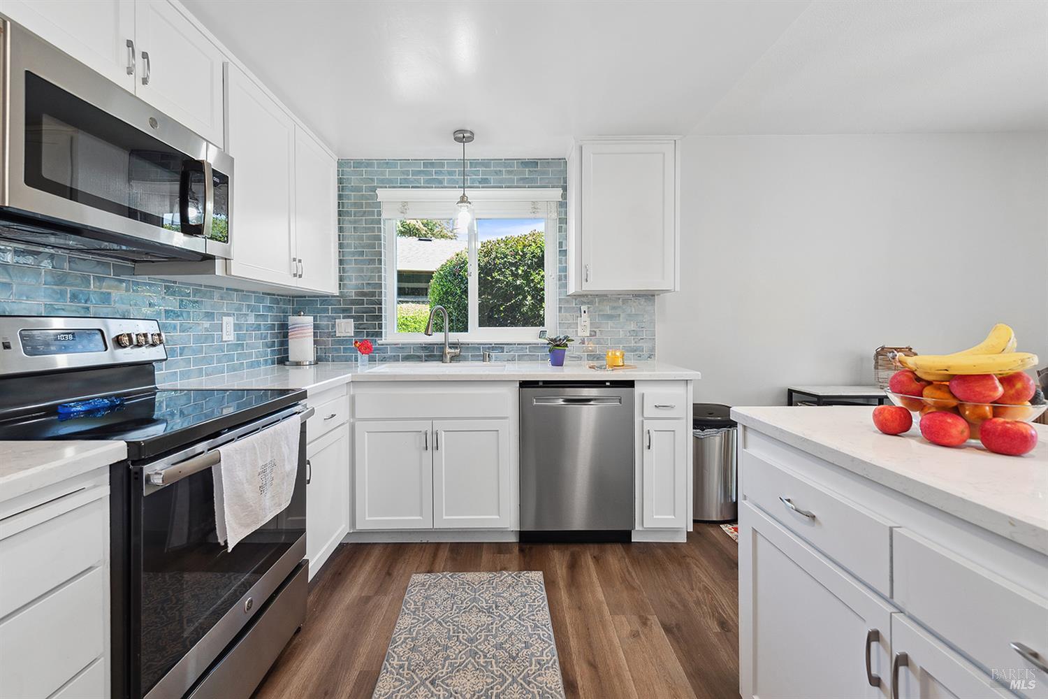 Detail Gallery Image 6 of 20 For 448 Meadowgreen Dr, Santa Rosa,  CA 95409 - 2 Beds | 2 Baths