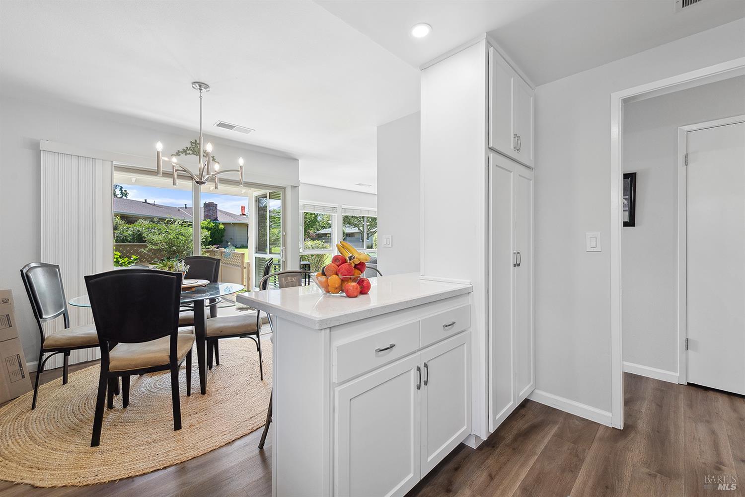 Detail Gallery Image 7 of 20 For 448 Meadowgreen Dr, Santa Rosa,  CA 95409 - 2 Beds | 2 Baths