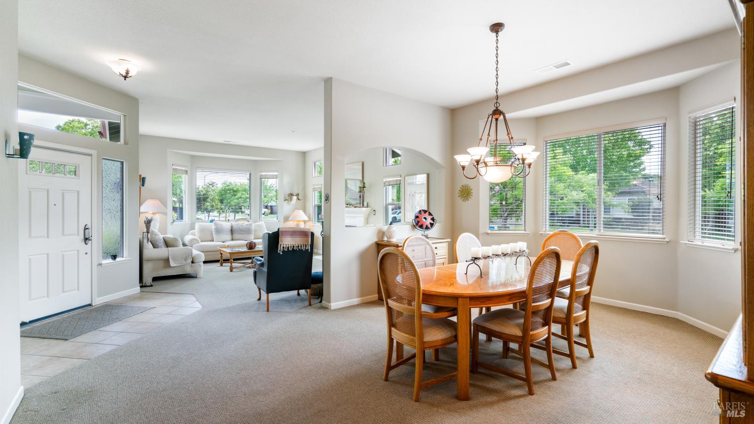 Detail Gallery Image 13 of 61 For 2001 Timberline Ln, Petaluma,  CA 94954 - 4 Beds | 2 Baths