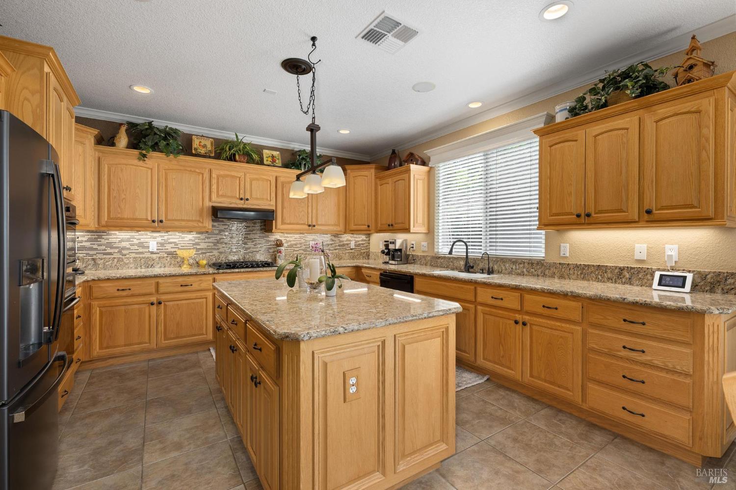 Detail Gallery Image 21 of 53 For 507 Topeka Ln, Vacaville,  CA 95687 - 5 Beds | 4 Baths
