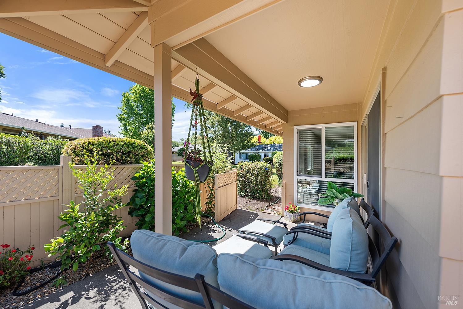 Detail Gallery Image 13 of 20 For 448 Meadowgreen Dr, Santa Rosa,  CA 95409 - 2 Beds | 2 Baths