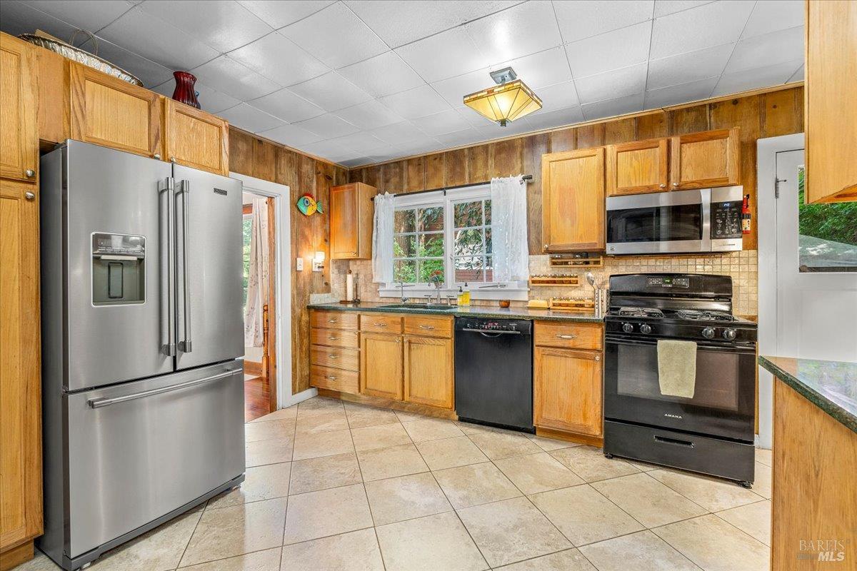 Detail Gallery Image 11 of 28 For 14576 Cherry St, Guerneville,  CA 95446 - 3 Beds | 1 Baths