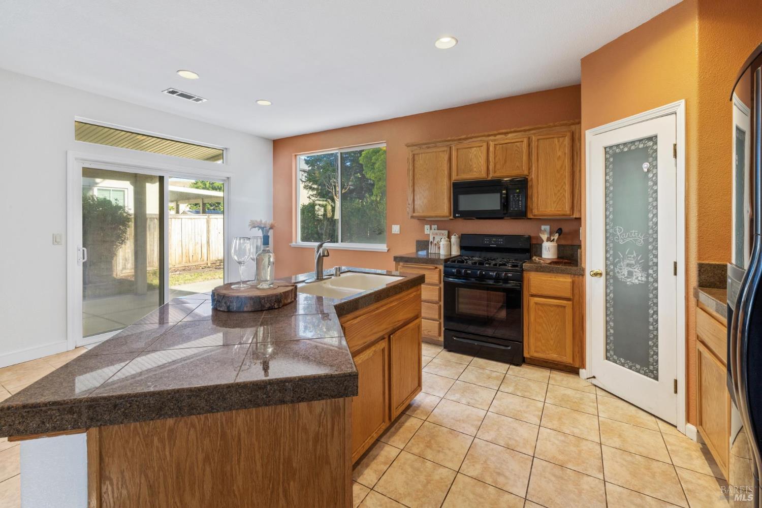 Detail Gallery Image 10 of 38 For 5151 Freitas Pl, Fairfield,  CA 94533 - 5 Beds | 3 Baths