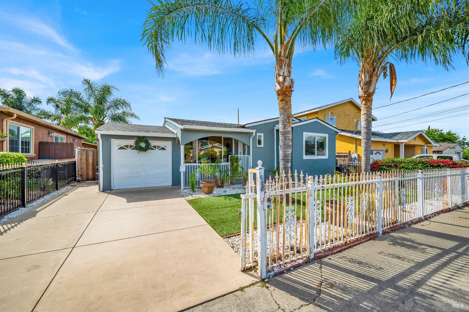 Detail Gallery Image 2 of 38 For 124 Jimno Ave, Pittsburg,  CA 94565 - 2 Beds | 1 Baths