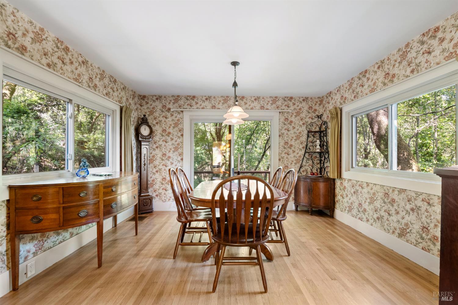 Detail Gallery Image 14 of 67 For 150 Bungalow Ave, San Rafael,  CA 94901 - 4 Beds | 2 Baths