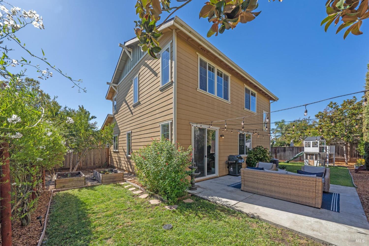 Detail Gallery Image 38 of 51 For 1755 Chinar Dr, Petaluma,  CA 94954 - 4 Beds | 2/1 Baths