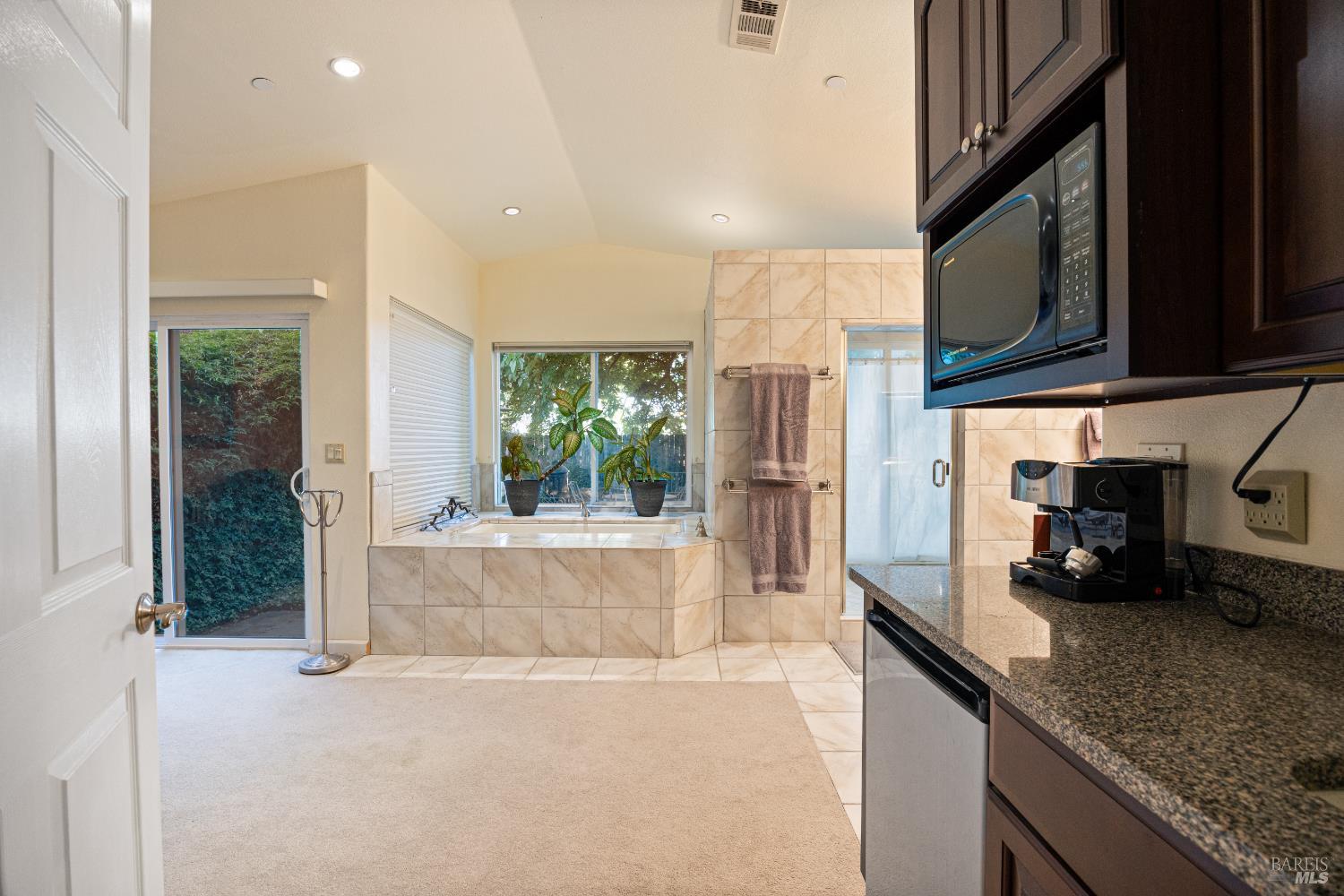 Detail Gallery Image 17 of 42 For 8601 Hyde Rd, Dixon,  CA 95620 - 5 Beds | 5/1 Baths
