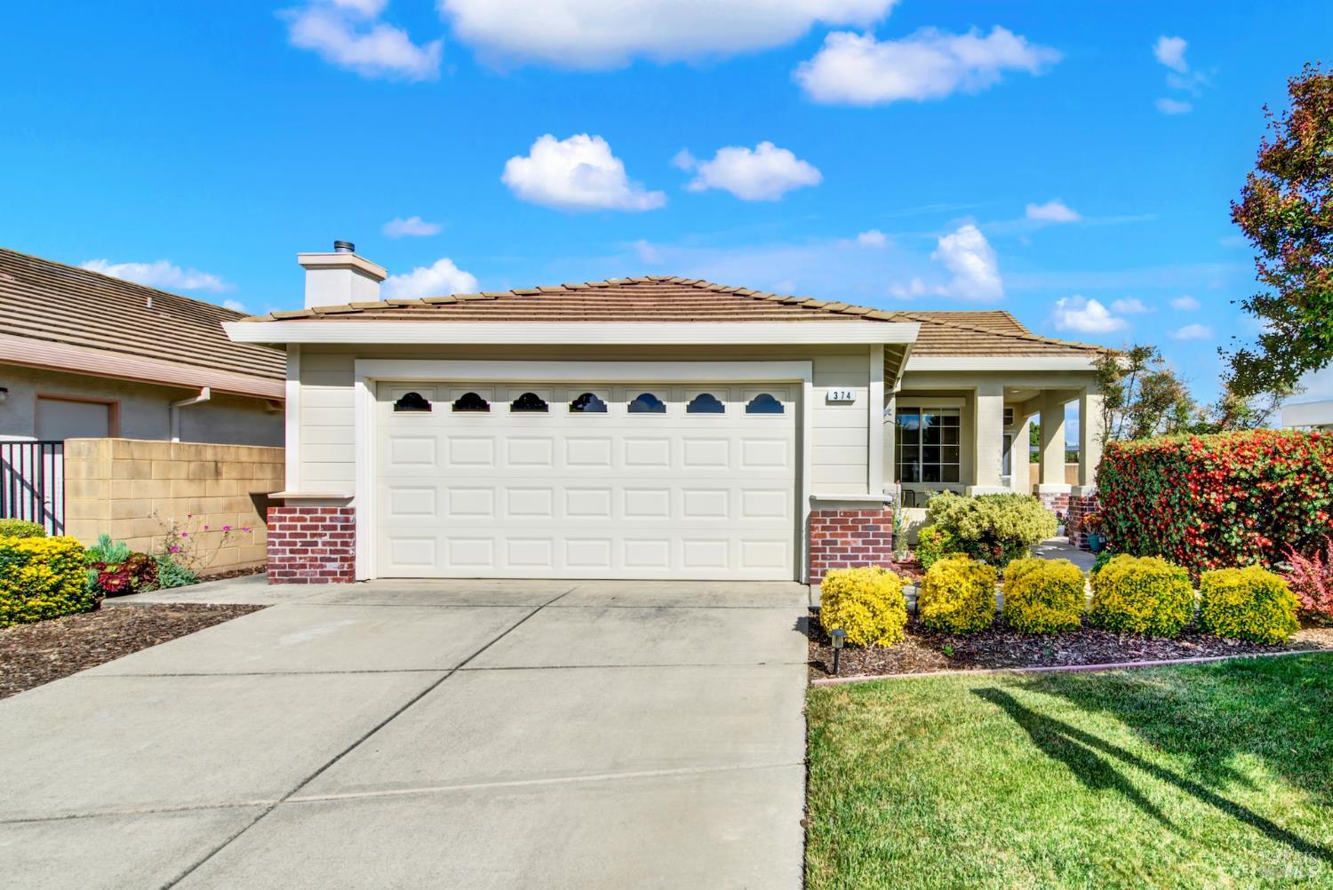 Detail Gallery Image 1 of 62 For 374 Bartlett Ln, Vacaville,  CA 95687 - 3 Beds | 2 Baths