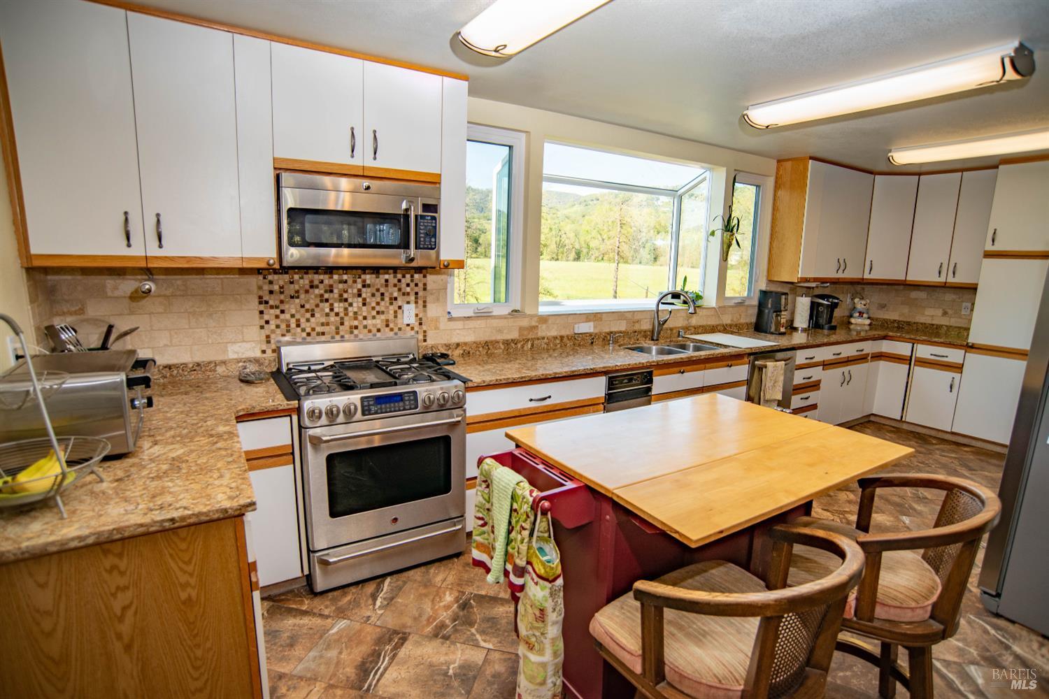 Detail Gallery Image 8 of 96 For 10507 Witter Springs Rd, Witter Springs,  CA 95493 - 4 Beds | 4/1 Baths