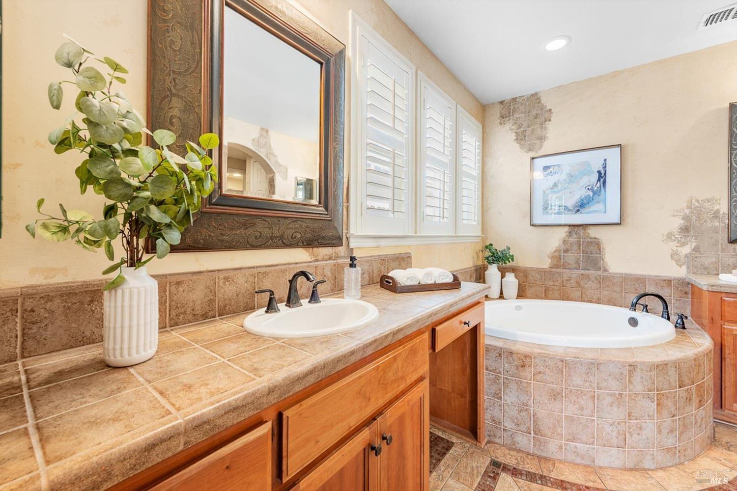 Detail Gallery Image 42 of 99 For 201 Red Pheasant Dr, Vacaville,  CA 95687 - 5 Beds | 3/1 Baths
