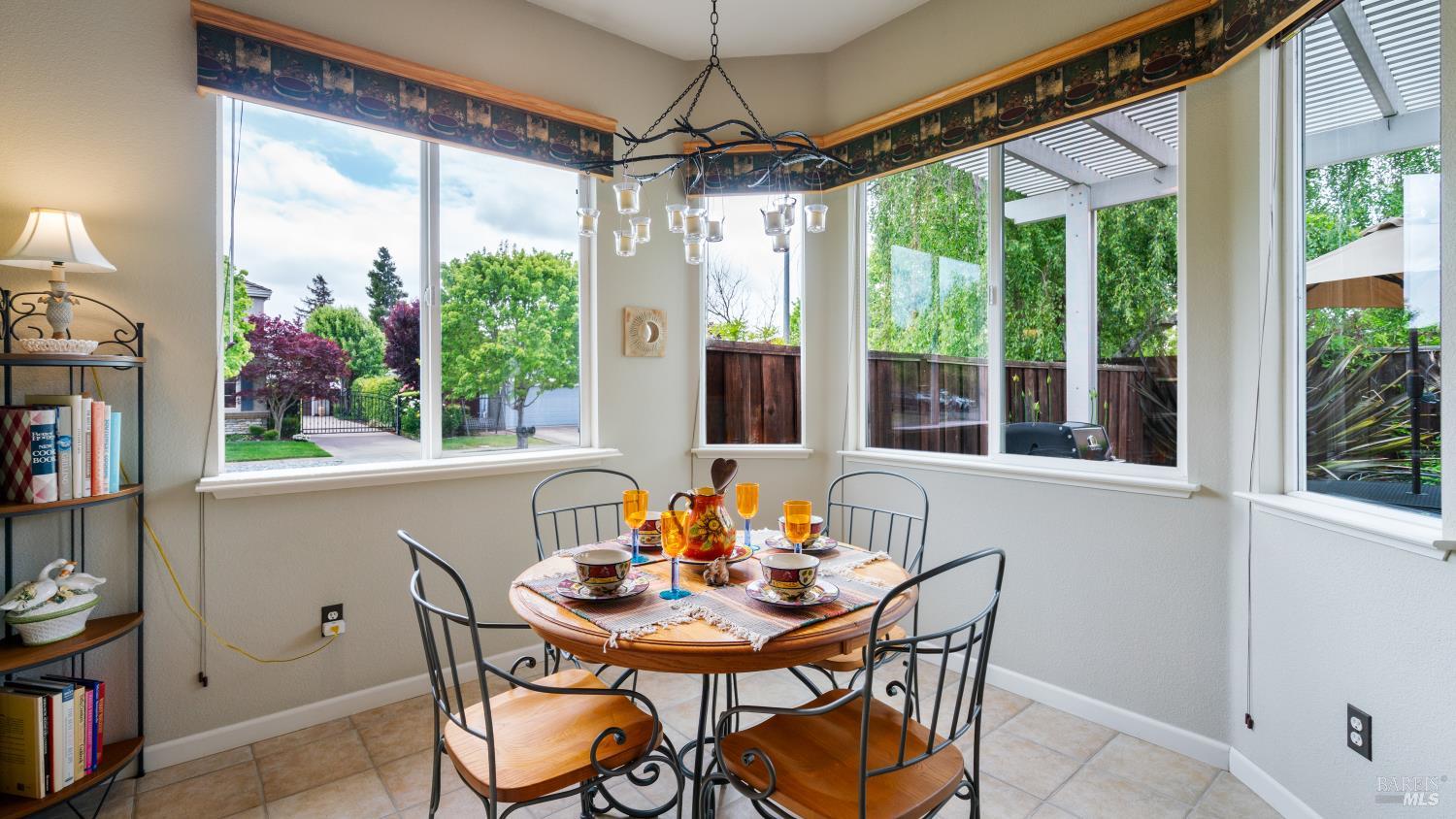 Detail Gallery Image 20 of 61 For 2001 Timberline Ln, Petaluma,  CA 94954 - 4 Beds | 2 Baths