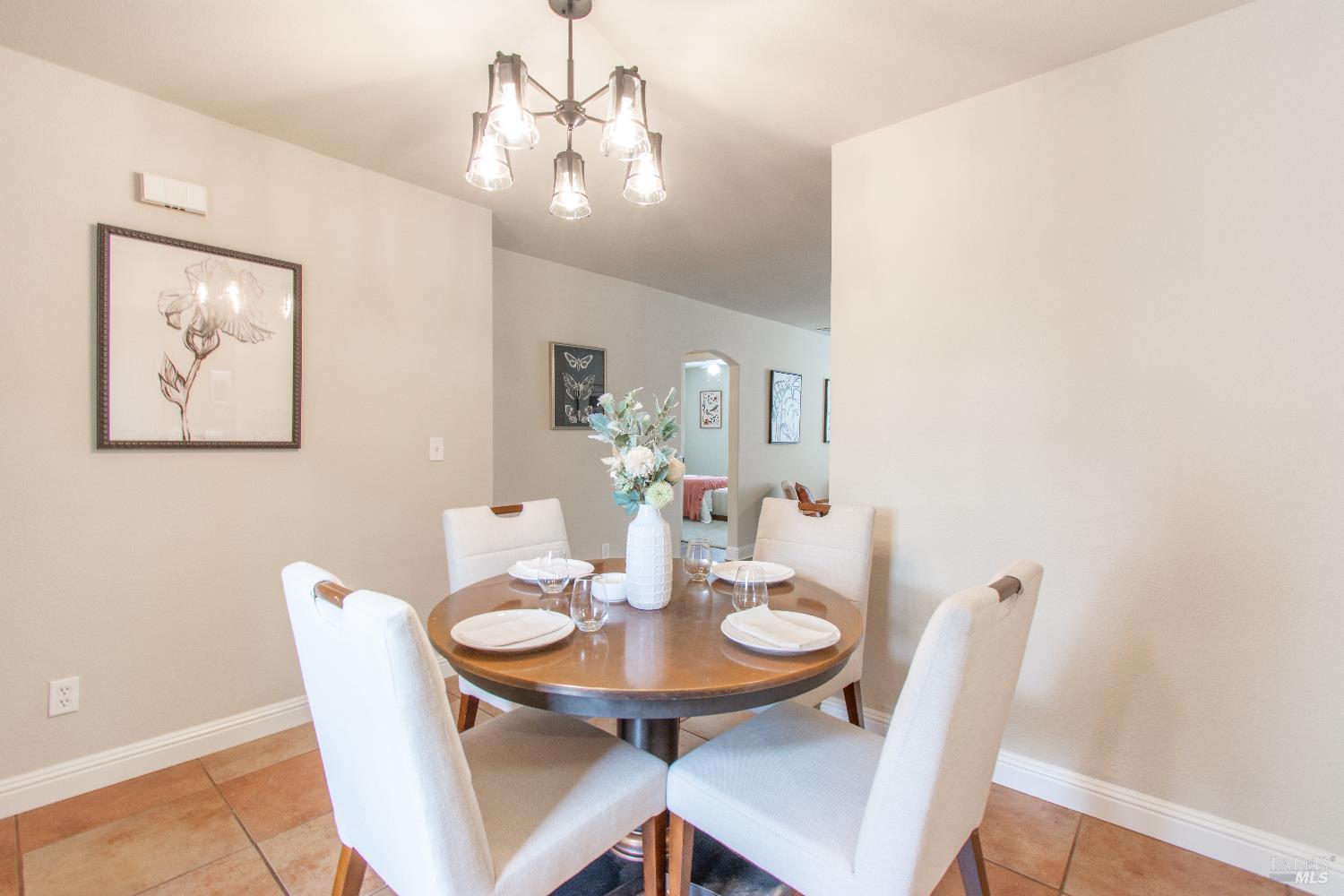 Detail Gallery Image 6 of 50 For 122 Laurel St, Vacaville,  CA 95688 - 3 Beds | 2 Baths