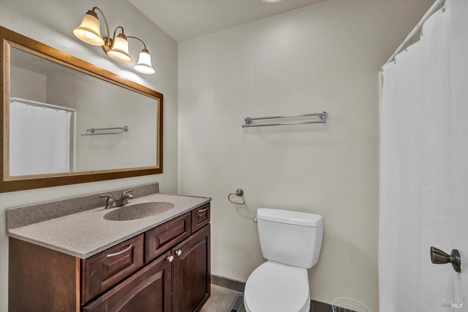 Detail Gallery Image 26 of 47 For 18528 N Shore Dr, Hidden Valley Lake,  CA 95467 - 3 Beds | 3 Baths