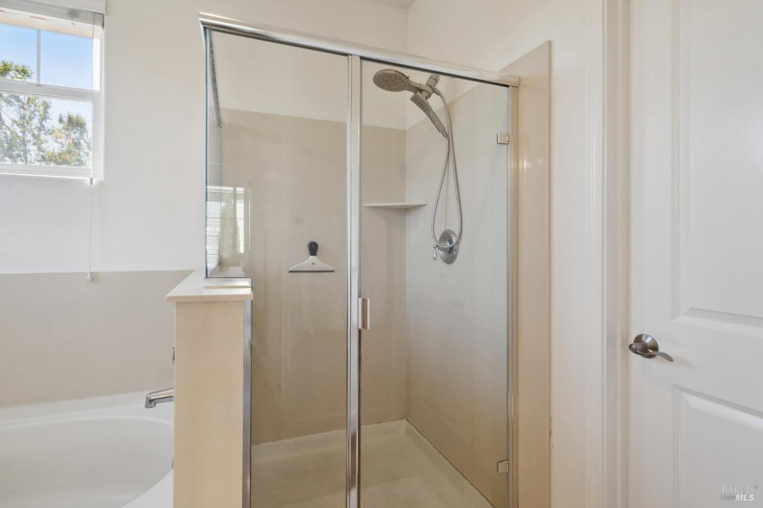 Detail Gallery Image 29 of 51 For 1755 Chinar Dr, Petaluma,  CA 94954 - 4 Beds | 2/1 Baths