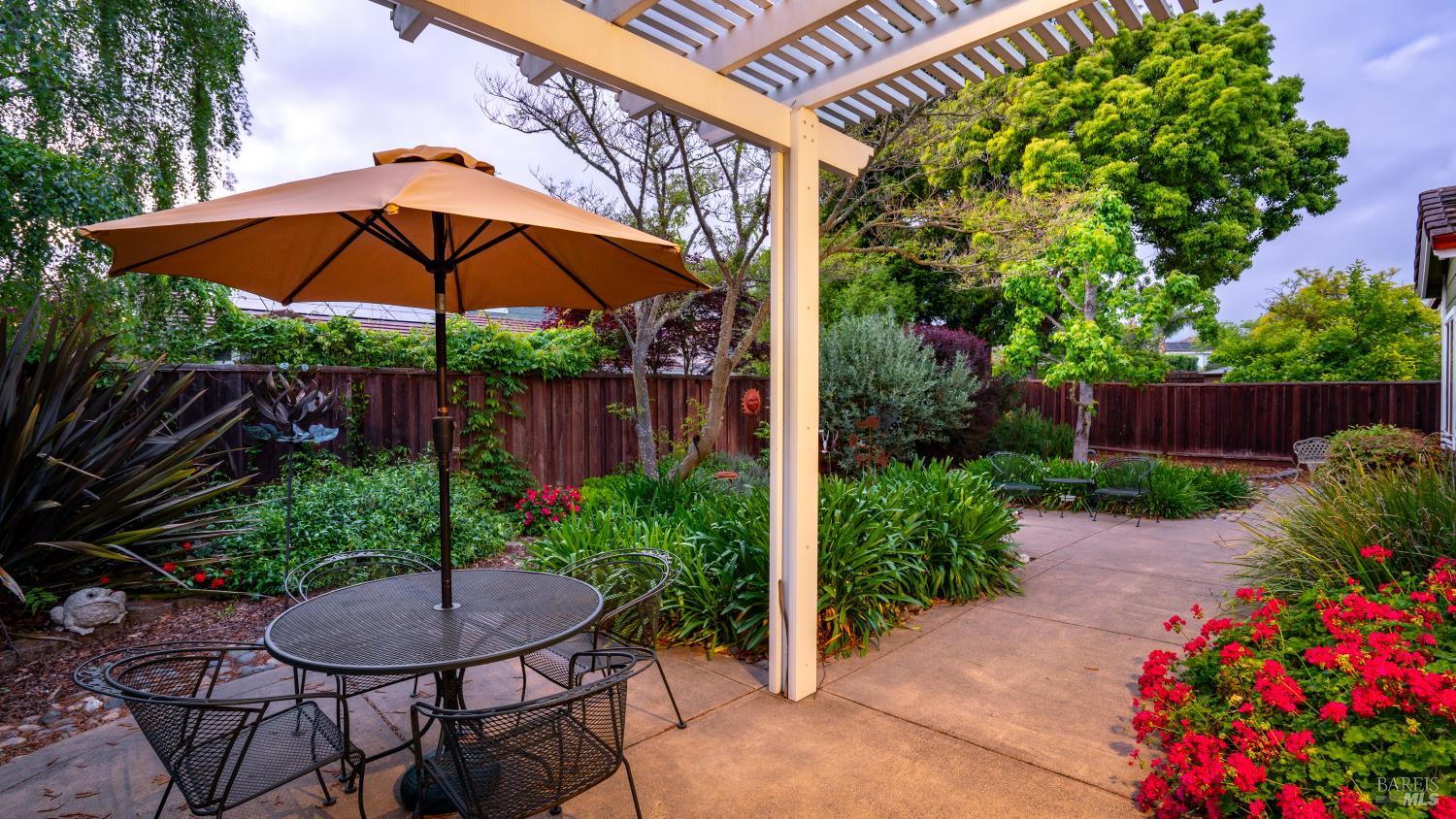 Detail Gallery Image 43 of 61 For 2001 Timberline Ln, Petaluma,  CA 94954 - 4 Beds | 2 Baths