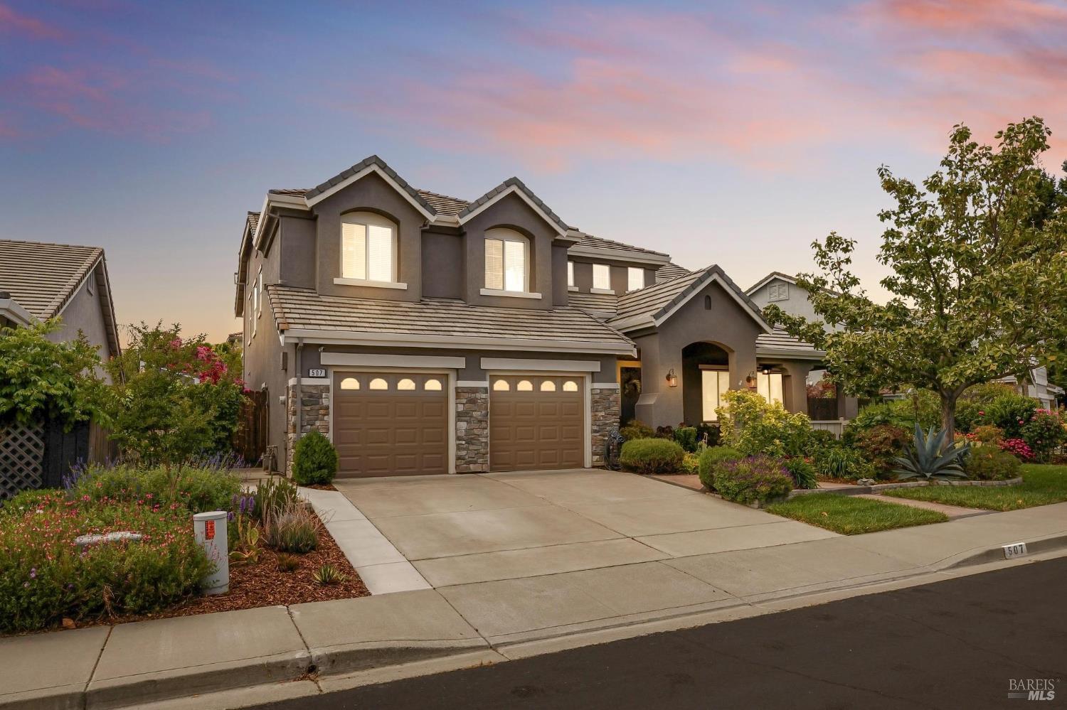 Detail Gallery Image 3 of 53 For 507 Topeka Ln, Vacaville,  CA 95687 - 5 Beds | 4 Baths