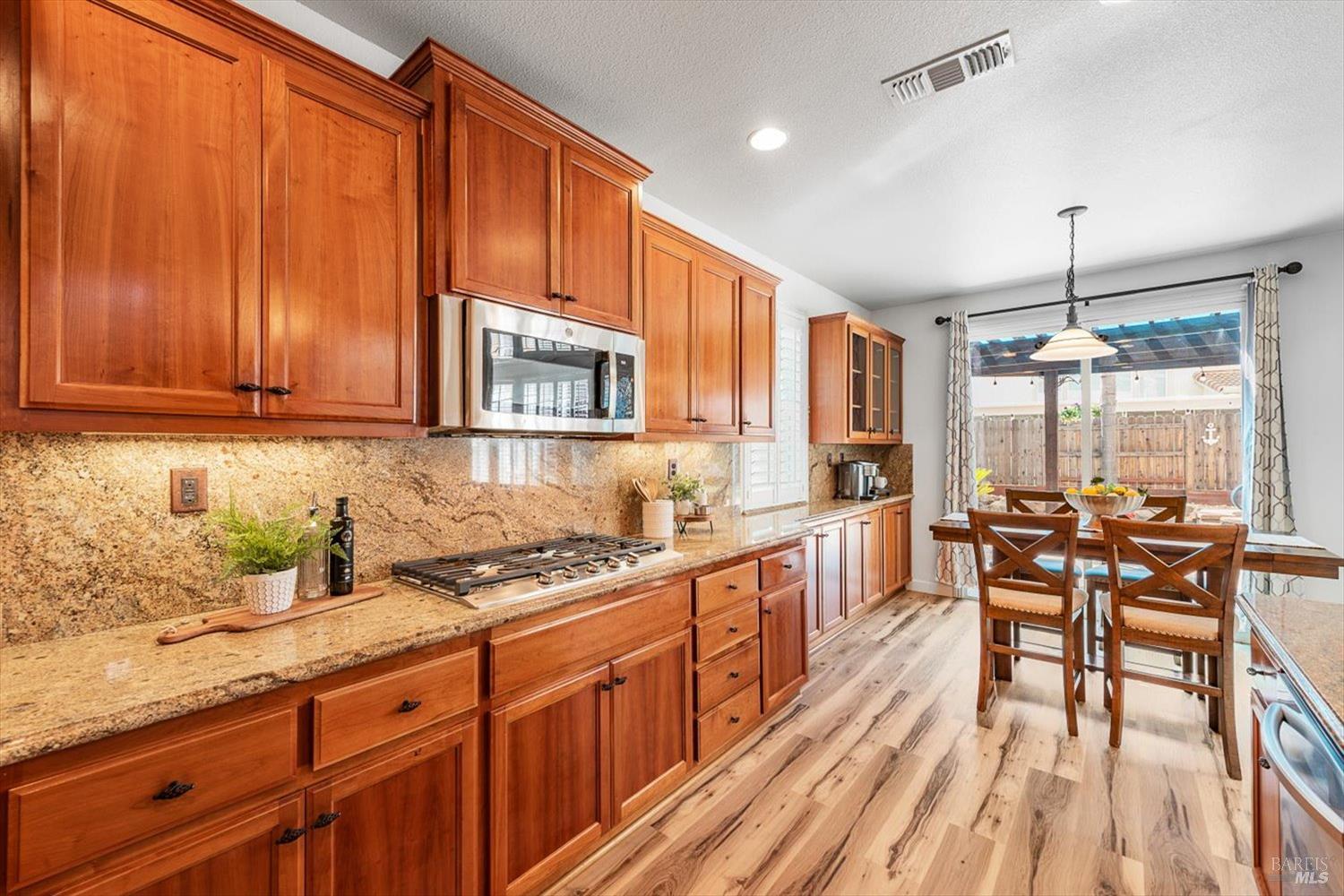 Detail Gallery Image 32 of 99 For 201 Red Pheasant Dr, Vacaville,  CA 95687 - 5 Beds | 3/1 Baths
