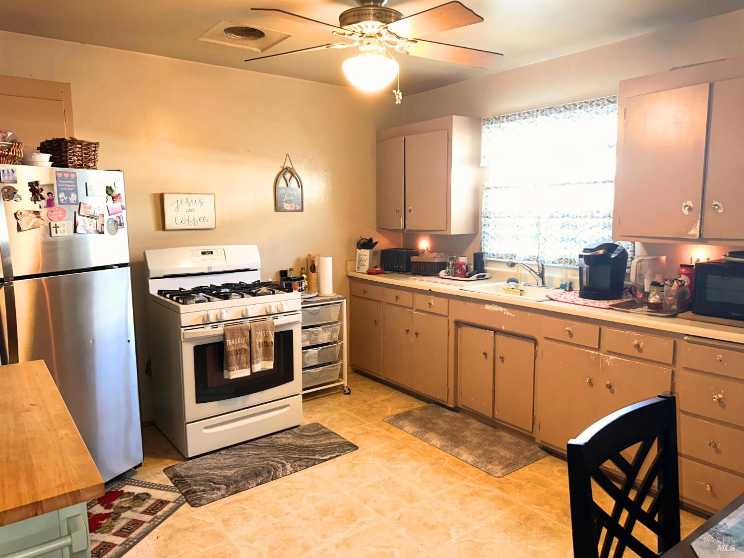 Detail Gallery Image 6 of 17 For 221 Evans Ave, Vallejo,  CA 94590 - 2 Beds | 1 Baths
