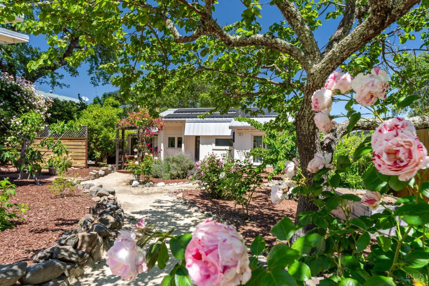 Detail Gallery Image 15 of 32 For 10 Waldruhe Hts, Glen Ellen,  CA 95442 - 2 Beds | 2 Baths