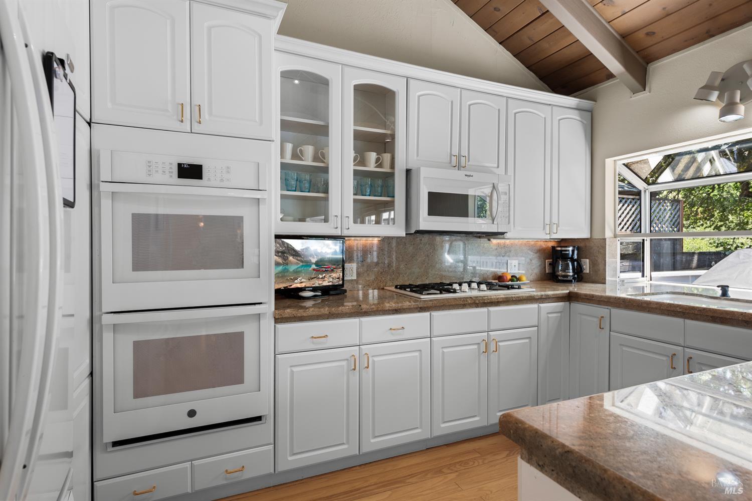 Detail Gallery Image 14 of 57 For 5968 Yerba Buena Rd, Santa Rosa,  CA 95409 - 3 Beds | 2 Baths