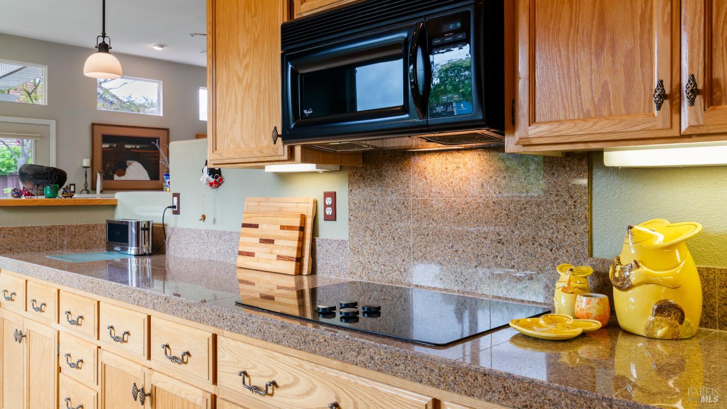 Detail Gallery Image 17 of 61 For 2001 Timberline Ln, Petaluma,  CA 94954 - 4 Beds | 2 Baths