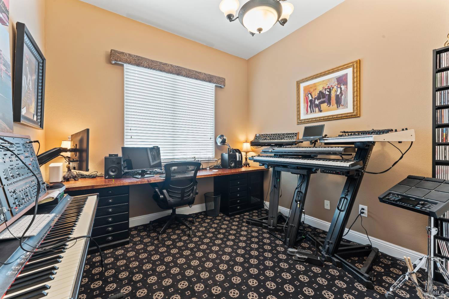 Detail Gallery Image 15 of 66 For 1261 Landmark Dr, Vallejo,  CA 94591 - 6 Beds | 4 Baths