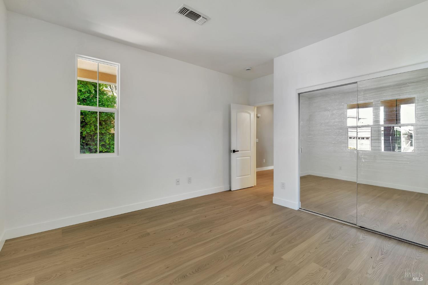 Detail Gallery Image 22 of 62 For 7296 Willow Creek Cir, Vallejo,  CA 94591 - 5 Beds | 3 Baths