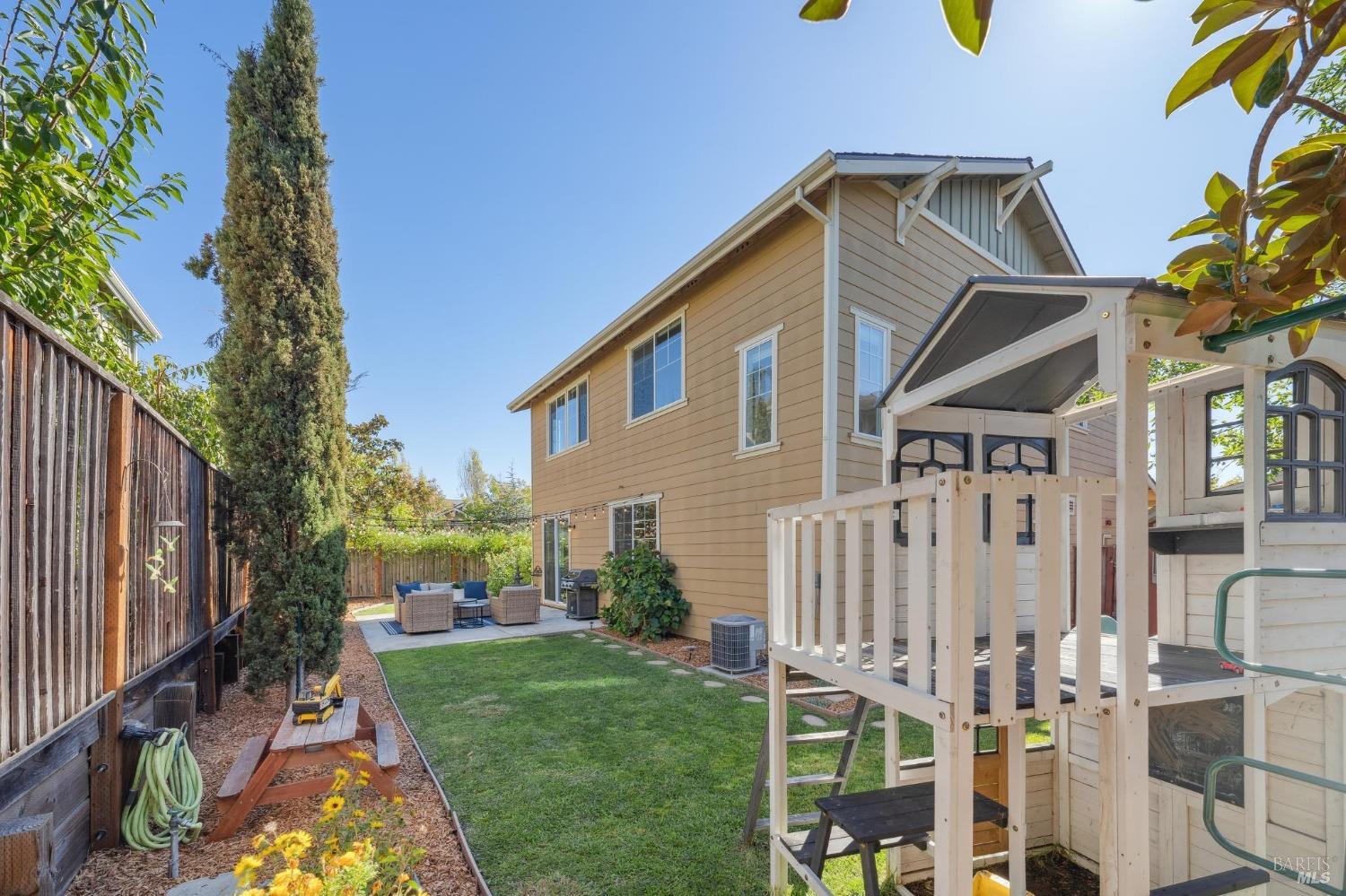 Detail Gallery Image 40 of 51 For 1755 Chinar Dr, Petaluma,  CA 94954 - 4 Beds | 2/1 Baths
