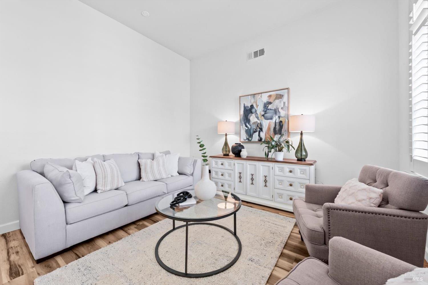Detail Gallery Image 11 of 99 For 201 Red Pheasant Dr, Vacaville,  CA 95687 - 5 Beds | 3/1 Baths